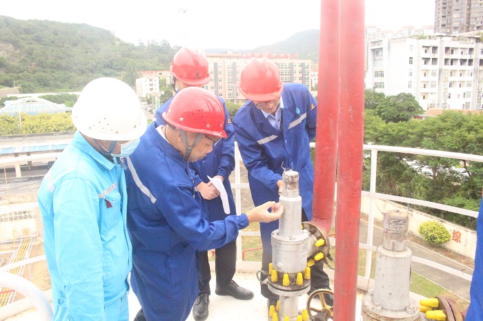 F:\yf\官網(wǎng)oa推文及圖片年‚209\省、市、區(qū)各級市場監(jiān)督管理局蒞臨曠遠能源股份有限公司督導(dǎo)調(diào)研燃氣特種設(shè)備安全工作(1)\省、市、區(qū)各級市場監(jiān)督管理局檢查圖片.jpg